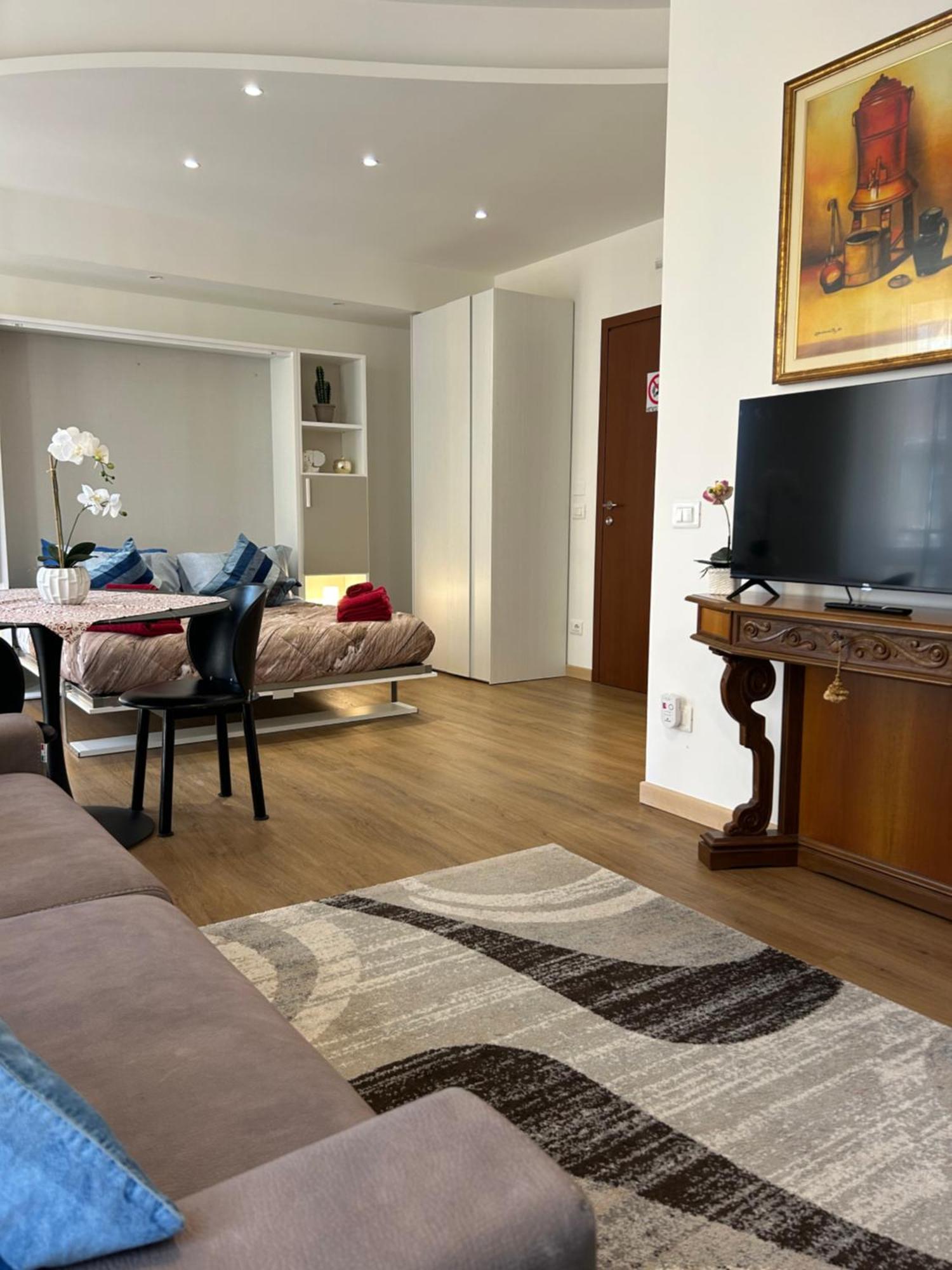 Valverde Apartment And Rooms Verona Bagian luar foto